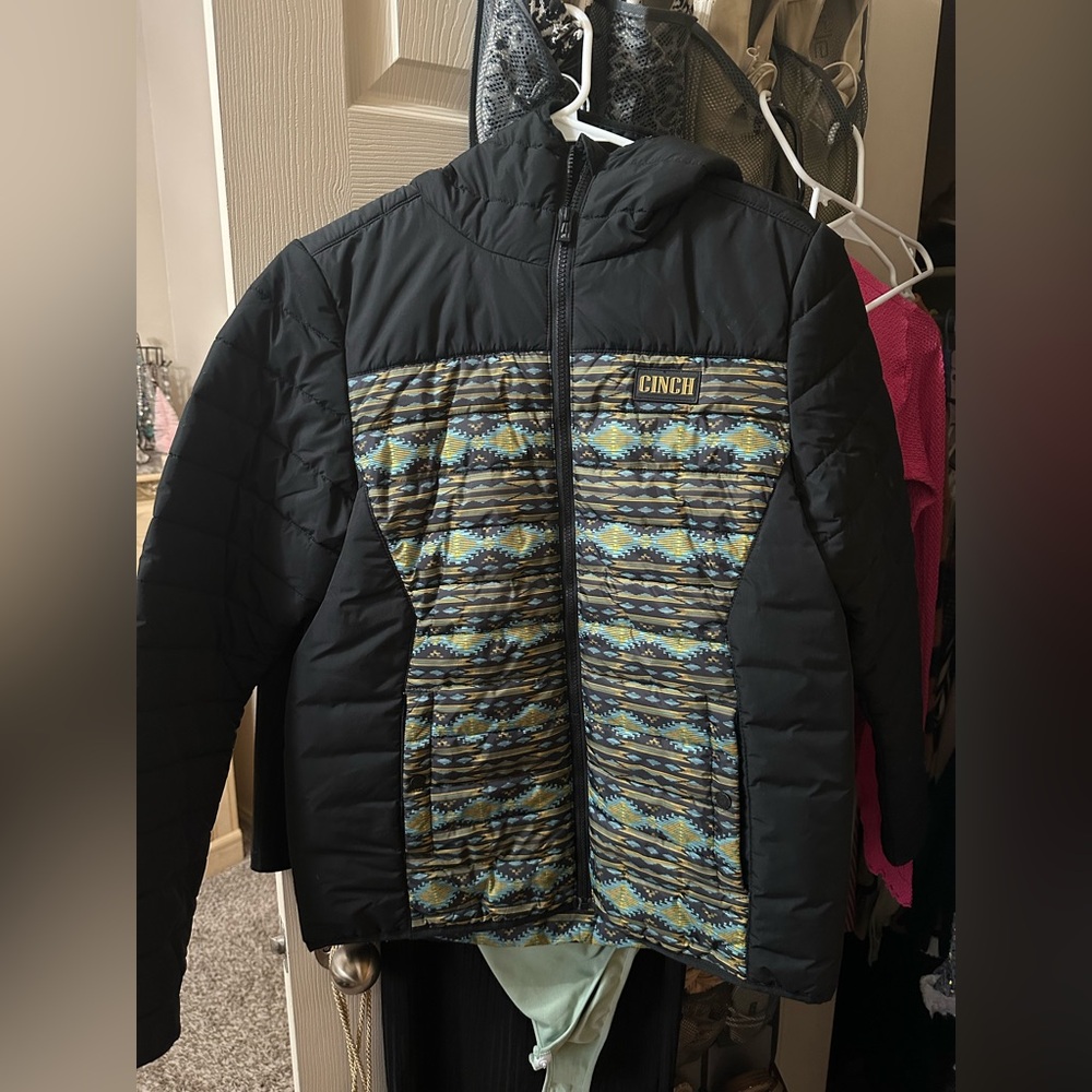 Cinch Women’s Aztec Puffer Jacket. Gently used. Looks brand new.